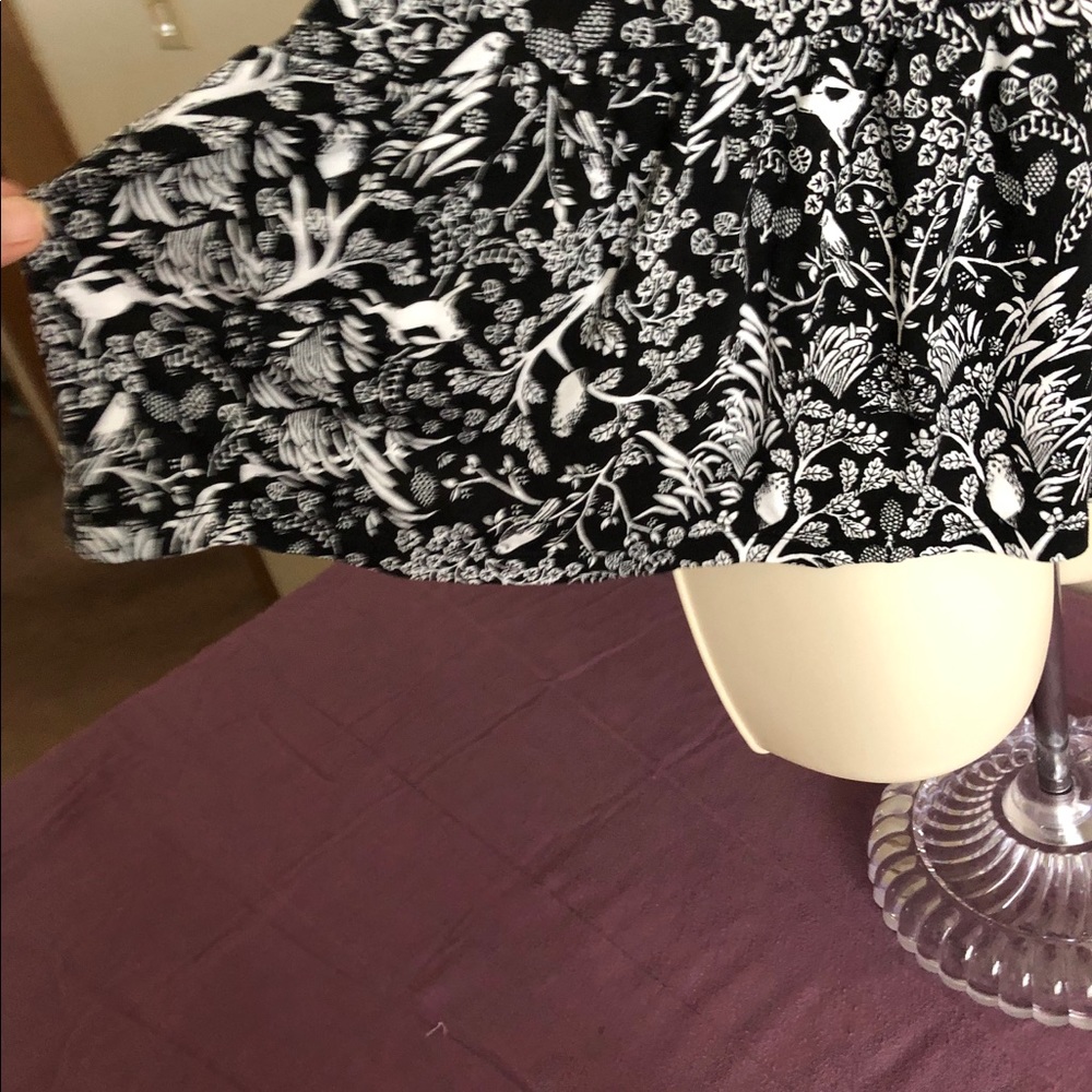 Black and white short sleeve flowy top - Picture 5 of 5